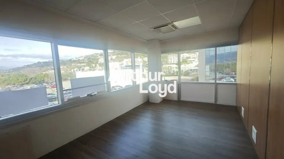 Bureau dans Nice à louer Photo de l’immeuble– Image 1 sur 10