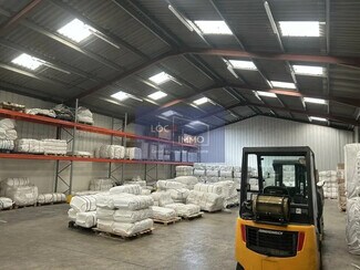 Plus de détails pour Local d'activités à louer