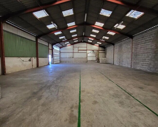 Plus de détails pour Industriel/Logistique à louer