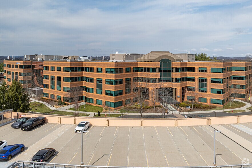 200 Warren Corporate Center Dr, Warren, NJ à louer - Photo de l’immeuble – Image 2 sur 6