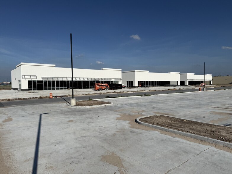 NEQ of Westgate & Business 83, Weslaco, TX à louer - Photo de l’immeuble – Image 2 sur 8