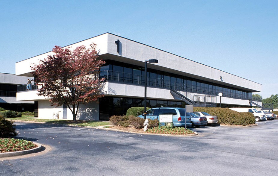 7094 Peachtree Industrial Blvd, Peachtree Corners, GA à vendre - Photo de l’immeuble – Image 2 sur 16