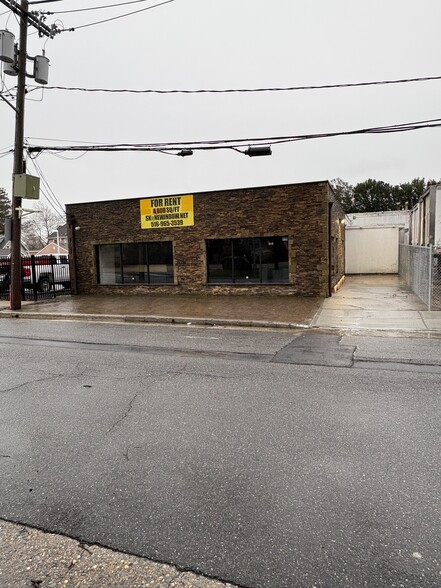 319 W Sunrise Hwy, Freeport, NY à louer - Photo de l’immeuble – Image 1 sur 2