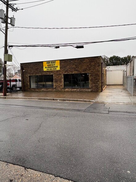 319 W Sunrise Hwy, Freeport, NY à louer - Photo de l’immeuble – Image 3 sur 4