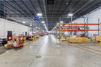 9950 NW 17th St, Miami, FL à louer Photo intérieure– Image 2 sur 8