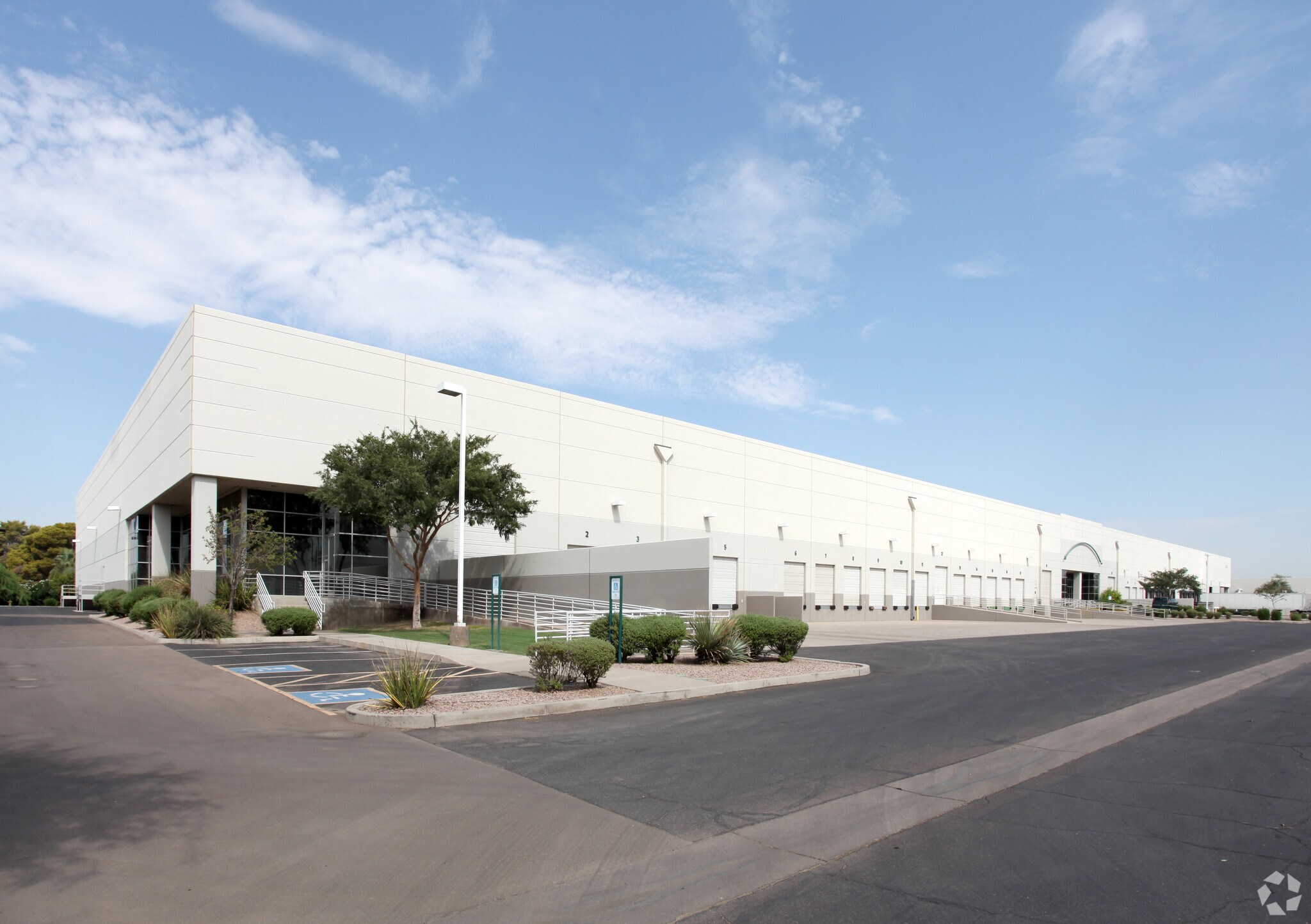 4445 E Elwood St, Phoenix, AZ à louer Photo principale– Image 1 sur 7