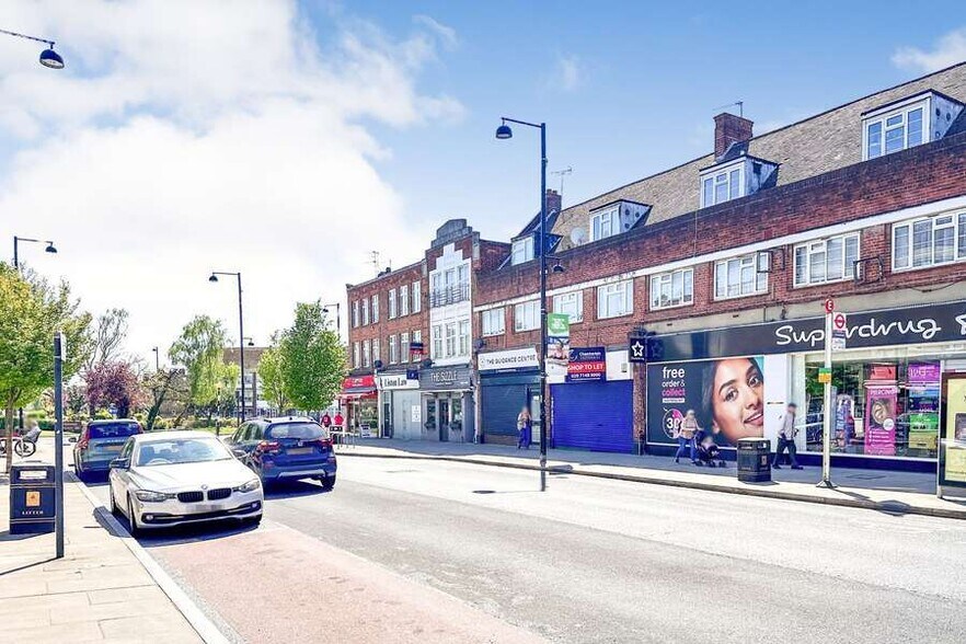 100 Victoria Rd, Ruislip à vendre - Photo de l’immeuble – Image 1 sur 3
