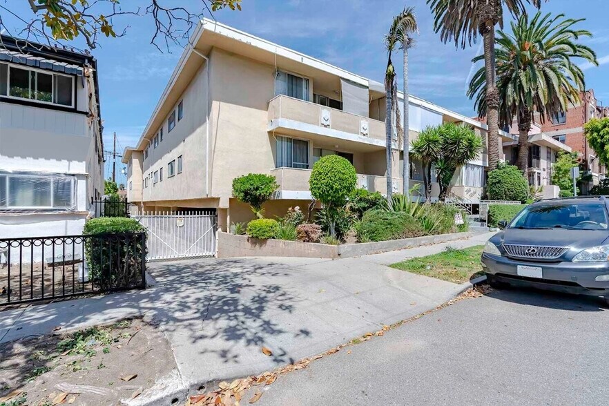 1821 N Alexandria Ave, Los Angeles, CA à vendre - Photo de l’immeuble – Image 3 sur 18