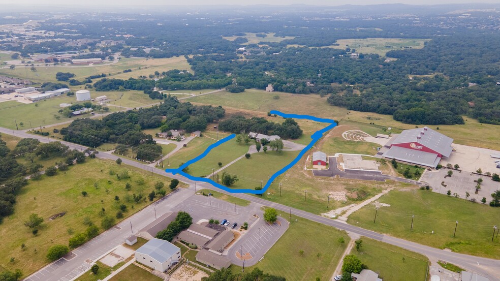 32 Cascade Caverns Rd, Boerne, TX à vendre - Photo de l’immeuble – Image 1 sur 8