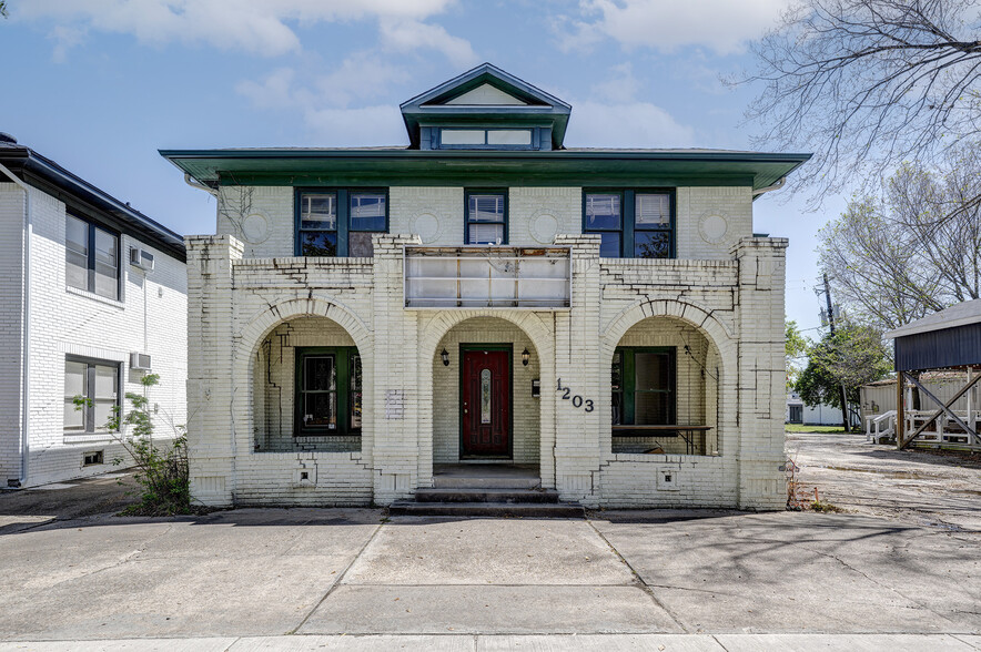 1203 Waugh Dr, Houston, TX à vendre - Photo de l’immeuble – Image 1 sur 9