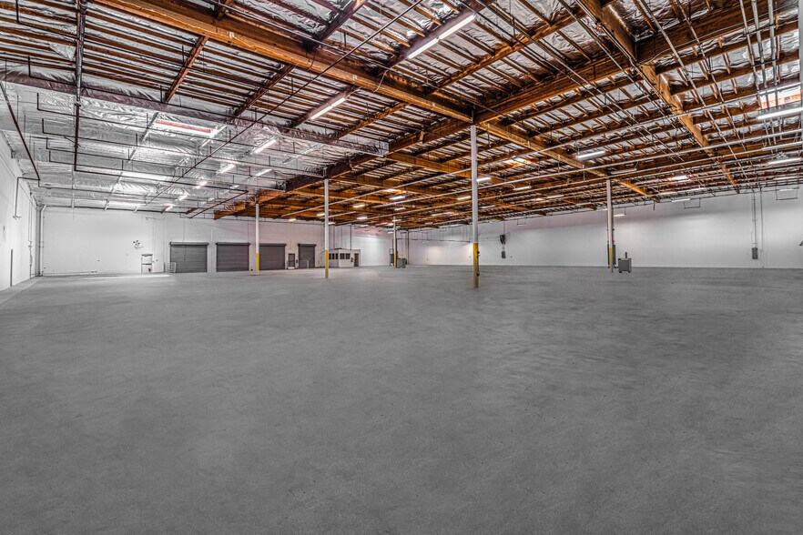 19560 S Rancho Way, Rancho Dominguez, CA à louer - Photo de l’immeuble – Image 3 sur 18