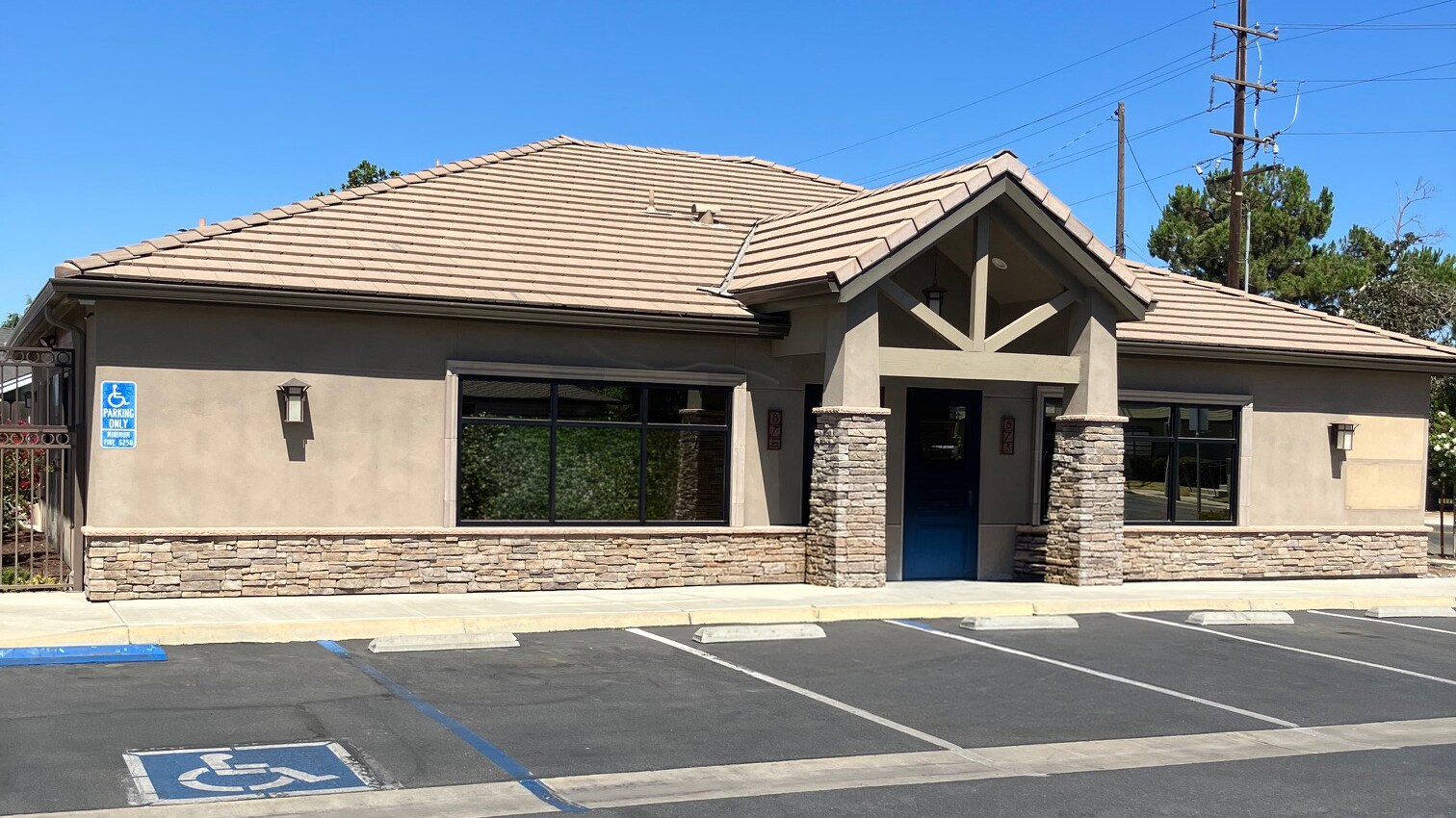 875 E Merritt Ave, Tulare, CA à louer Photo principale– Image 1 sur 4