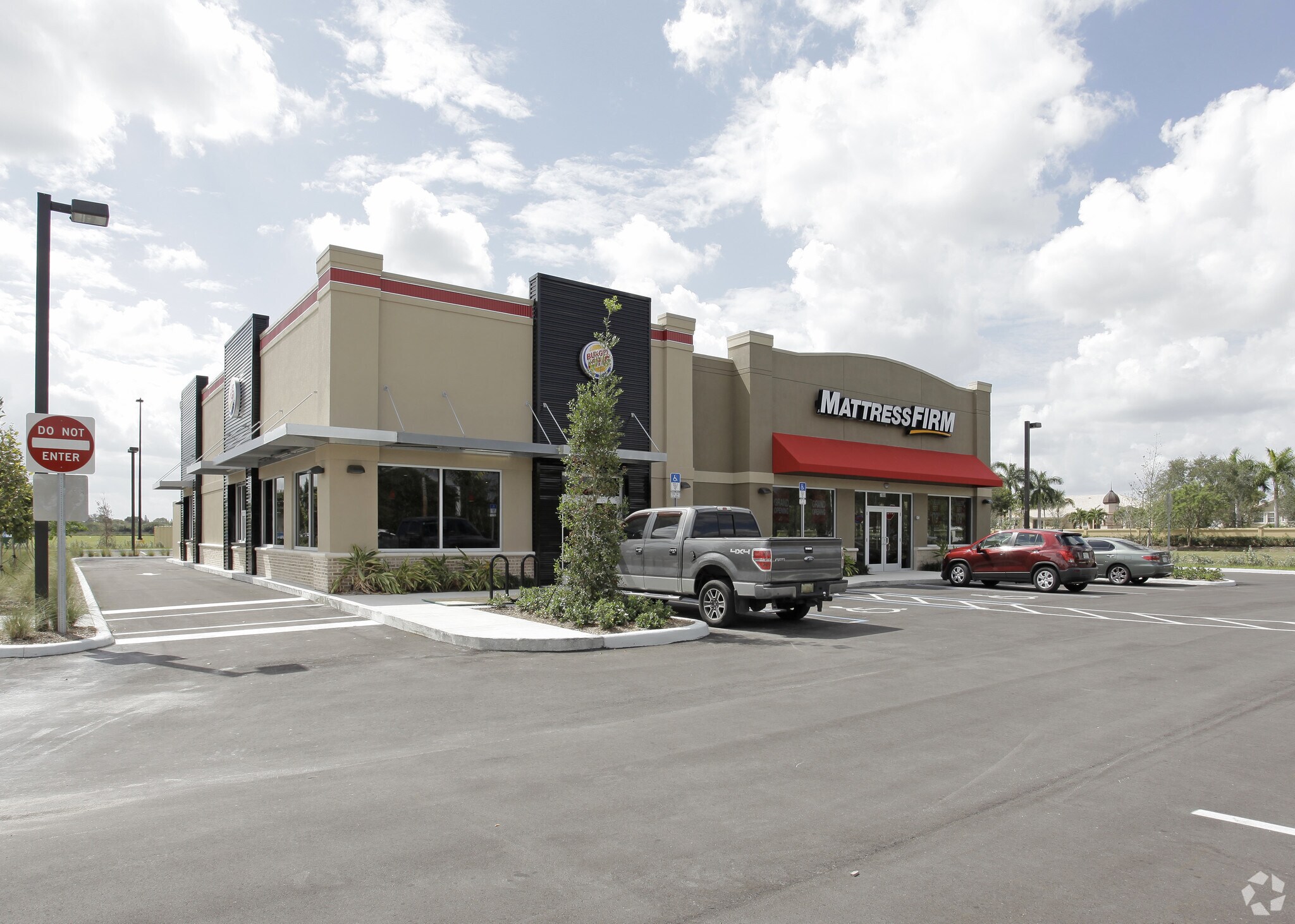 7860 W McNab Rd, North Lauderdale, FL à louer Photo principale– Image 1 sur 10