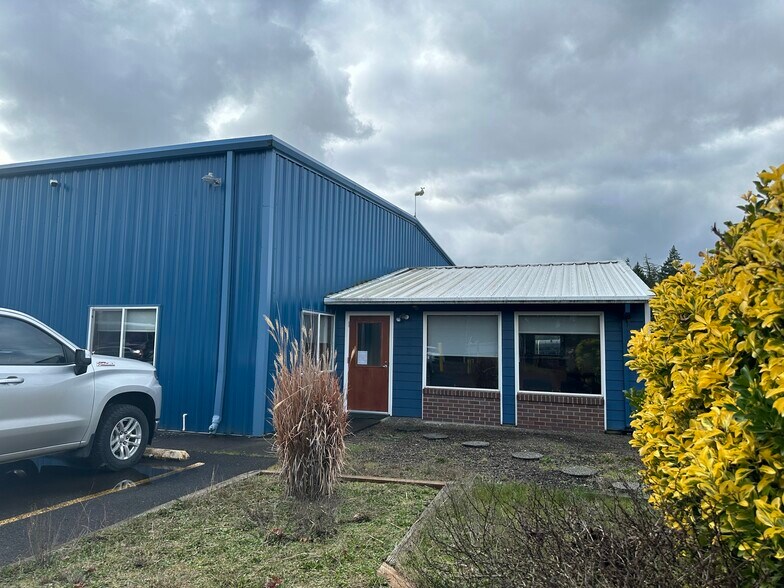 1055 S Commerce Pkwy, Newberg, OR à vendre - Photo de l’immeuble – Image 2 sur 4