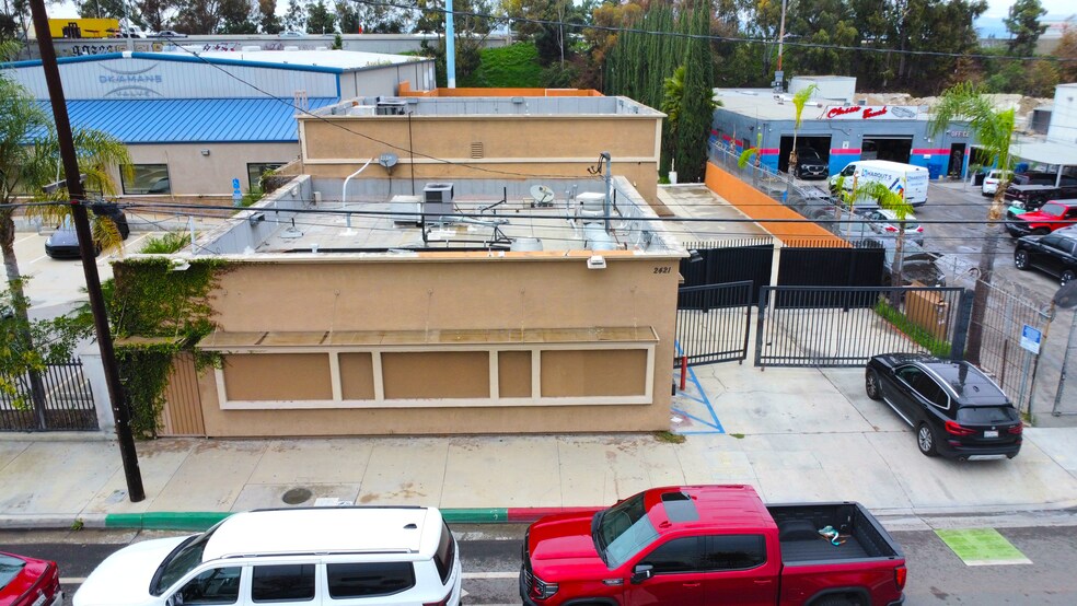 2421 E Artesia Blvd, Long Beach, CA à vendre - Photo de l’immeuble – Image 2 sur 11