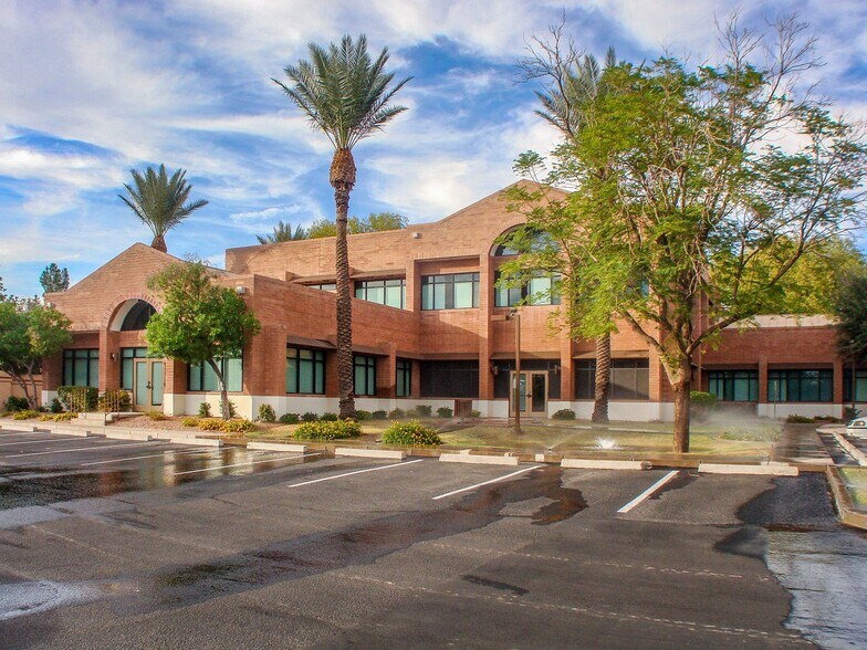 1600 W Chandler Blvd, Chandler, AZ à louer - Photo de l’immeuble – Image 2 sur 3
