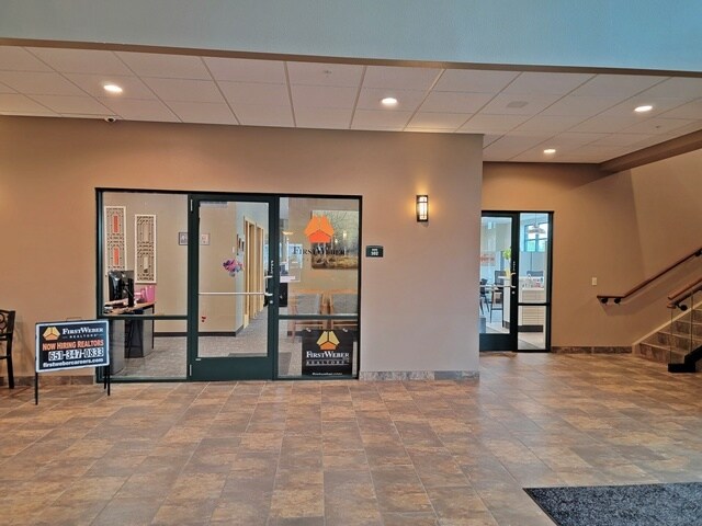 1700 N Central Ave, Marshfield, WI à louer - Hall d’entrée – Image 3 sur 10