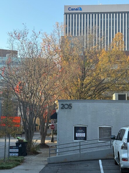 205 N Laurens St, Greenville, SC à vendre - Photo de l’immeuble – Image 3 sur 13