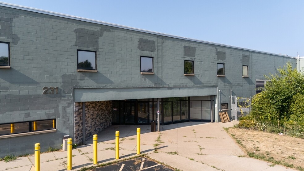 231 East Ave, Albion Town Orleans, NY à louer - Photo de l’immeuble – Image 2 sur 23