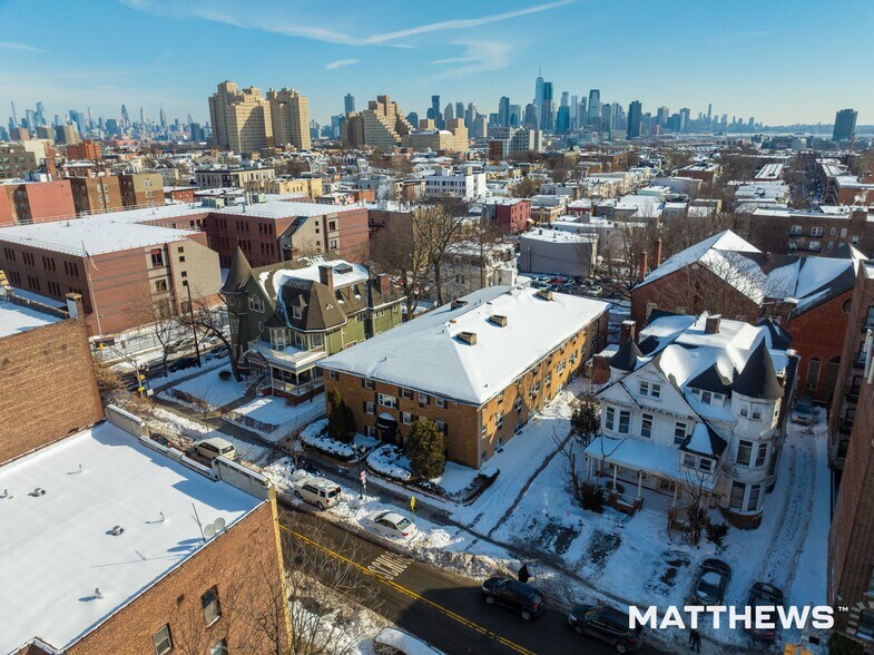 590 Bergen Ave, Jersey City, NJ à vendre - Photo de l’immeuble – Image 2 sur 4