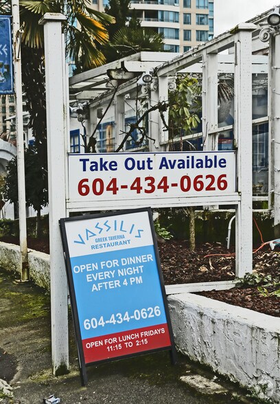 6558 Kingsway, Burnaby, BC à vendre - Photo de l’immeuble – Image 2 sur 15