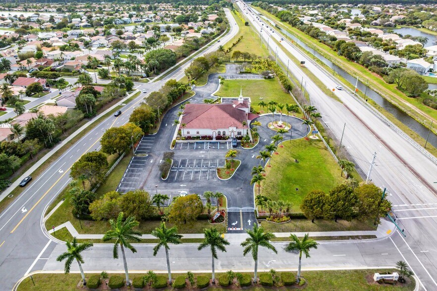 7025 Summerville Ter, Lake Worth, FL à vendre - Photo principale – Image 1 sur 29