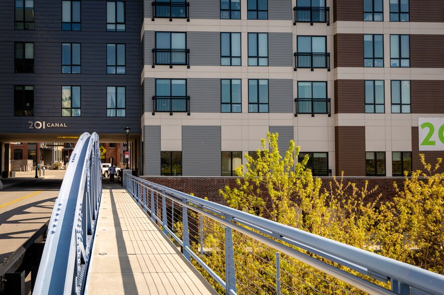 201 Canal St, Lowell, MA à louer - Photo principale – Image 1 sur 4
