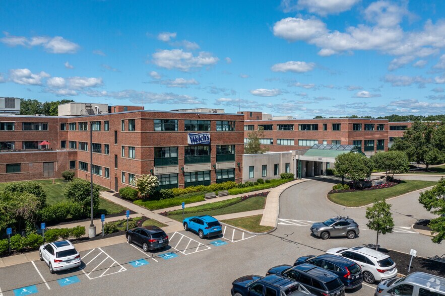 300 Baker Ave, Concord, MA à louer - Photo de l’immeuble – Image 2 sur 15