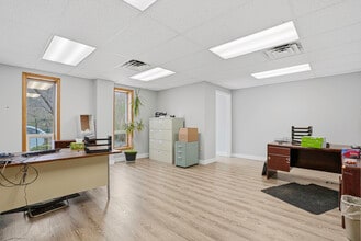 174 Davis St, Douglas, MA à louer Photo intérieure– Image 2 sur 11