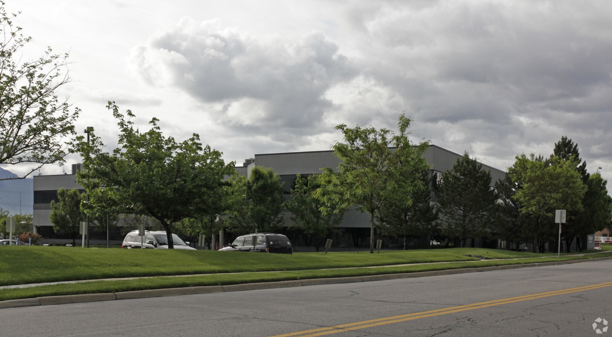 1065 W LeVoy Dr, Taylorsville, UT à vendre Photo principale– Image 1 sur 10