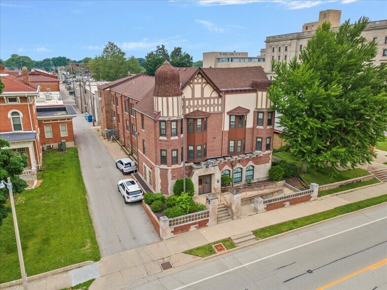615 S 2nd St, Springfield, IL à vendre - Photo de l’immeuble – Image 1 sur 23