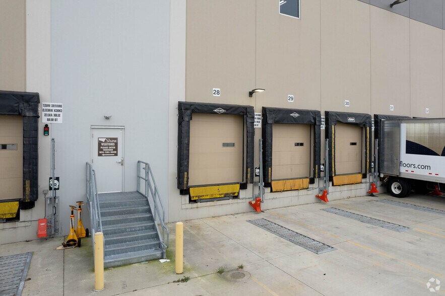 8580 Seward Rd, Fairfield, OH à louer - Photo de l’immeuble – Image 2 sur 5