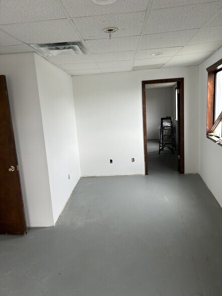 60 Edmund St, East Providence, RI à louer - Photo de l’immeuble – Image 2 sur 5