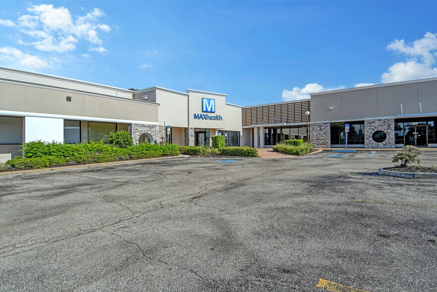 7409-7461 Manatee Ave W, Bradenton, FL à vendre - Photo principale – Image 1 sur 2