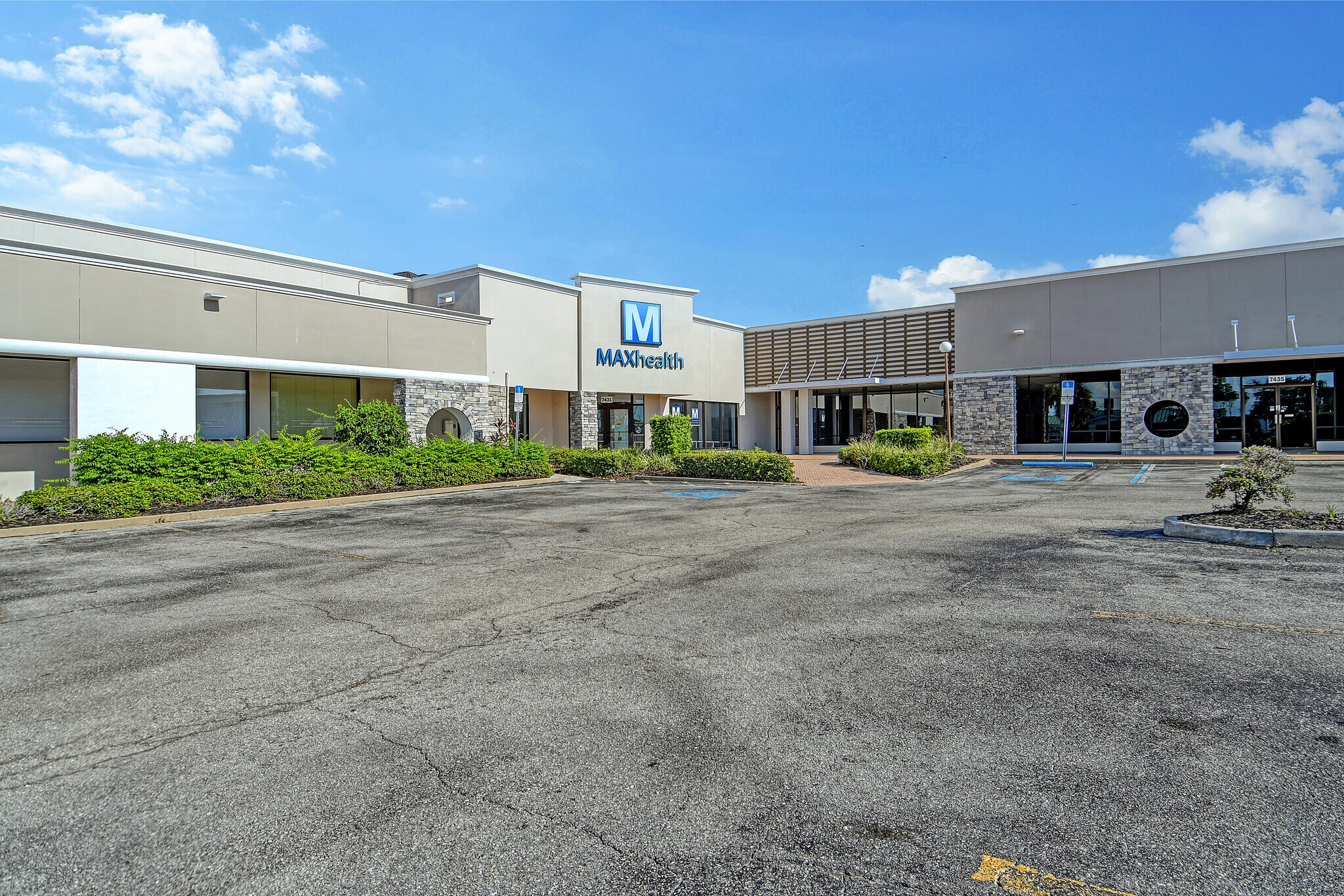 7409-7461 Manatee Ave W, Bradenton, FL à vendre Photo principale– Image 1 sur 3