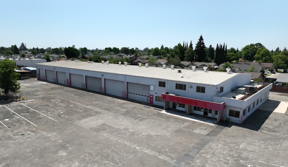 248 E Kettleman Ln, Lodi, CA à vendre - Photo de l’immeuble – Image 2 sur 12
