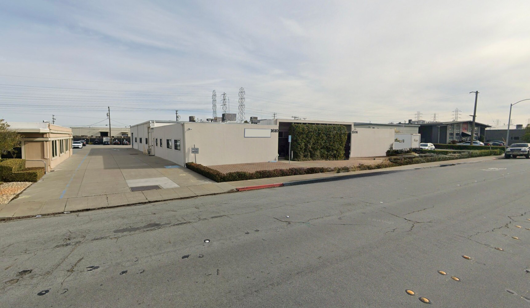 1606-1610 Rollins Rd, Burlingame, CA à louer Photo de l’immeuble– Image 1 sur 8