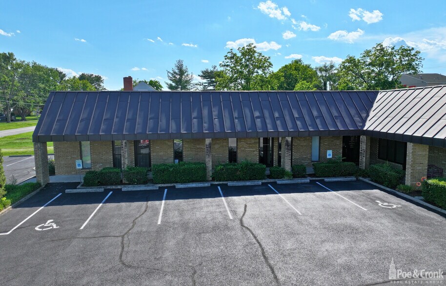 7400 Sunnybrook Dr, Roanoke, VA à vendre - Photo de l’immeuble – Image 2 sur 21