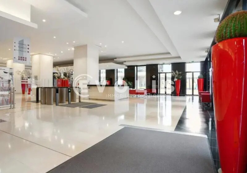 Bureau dans Courbevoie à louer - Hall d’entrée – Image 2 sur 11