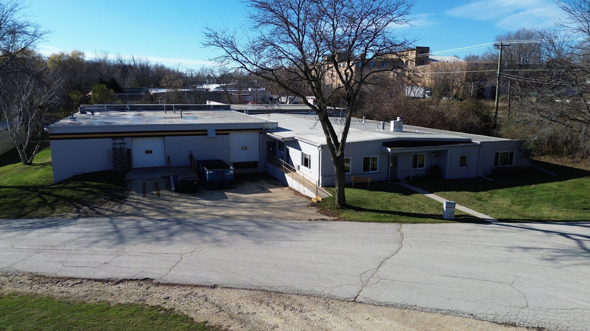 W51N545 Struck Ln, Cedarburg, WI à vendre Photo de l’immeuble– Image 1 sur 6