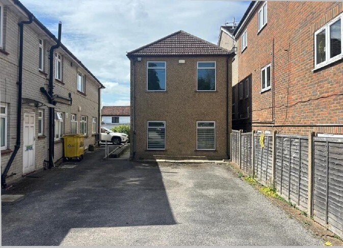 81-83 High St, Caterham à louer - Photo de l’immeuble – Image 2 sur 2
