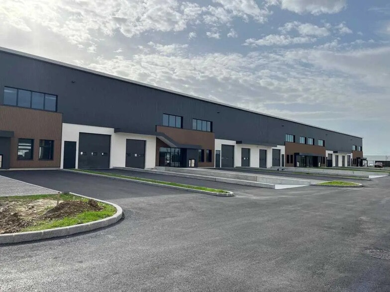 Bureau dans Saint-Priest à louer - Photo de l’immeuble – Image 2 sur 31