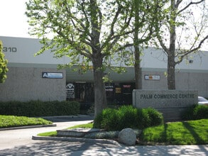 370 N Palm St, Brea, CA à louer Photo de l’immeuble– Image 1 sur 1