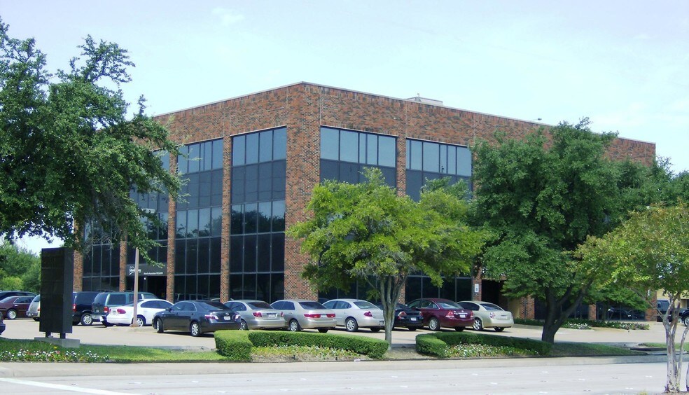407 N Cedar Ridge Dr, Duncanville, TX à louer - Photo principale – Image 1 sur 78