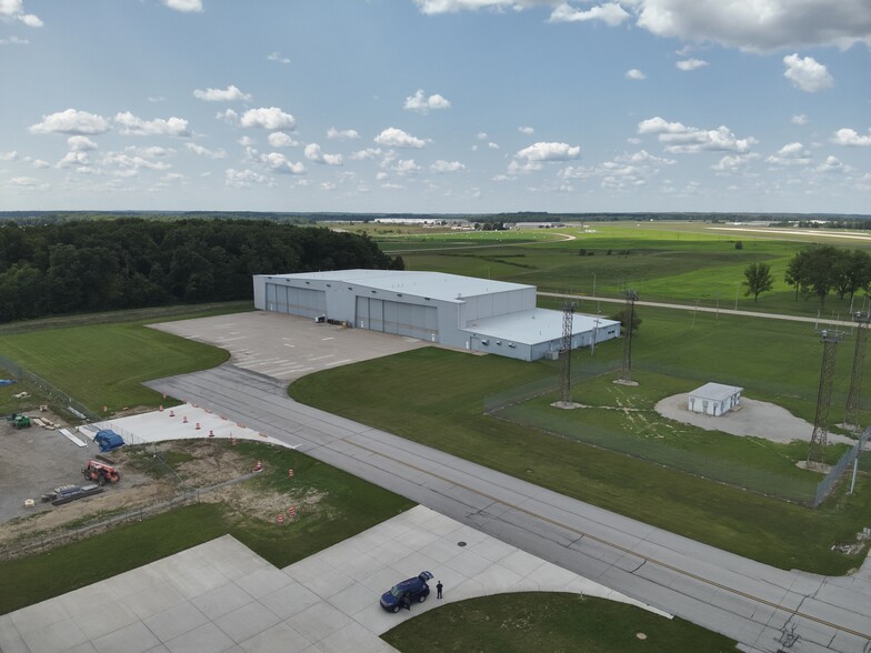 4555 Altitude Dr, Fort Wayne, IN à louer - Photo principale – Image 3 sur 7