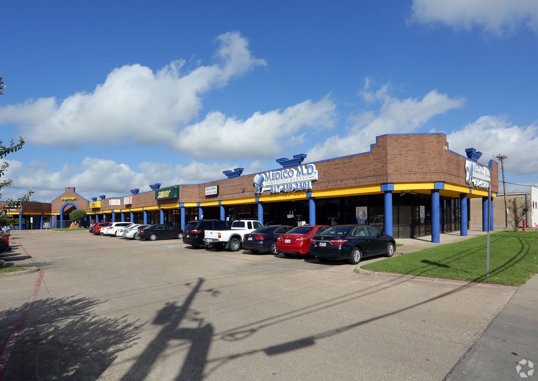 2440-2442 S Collins St, Arlington, TX à louer Photo principale– Image 1 sur 31