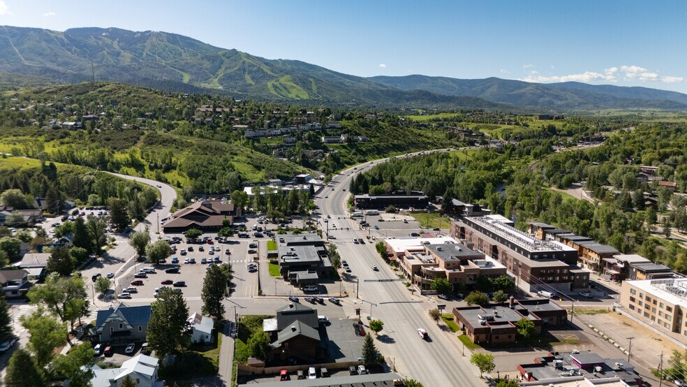 401 Lincoln Ave, Steamboat Springs, CO à vendre - Photo de l’immeuble – Image 3 sur 17