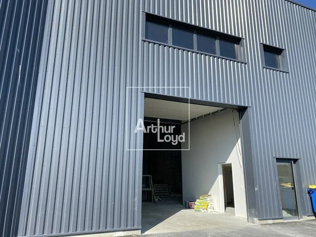 Plus de détails pour Bureau, Local d'activités à louer