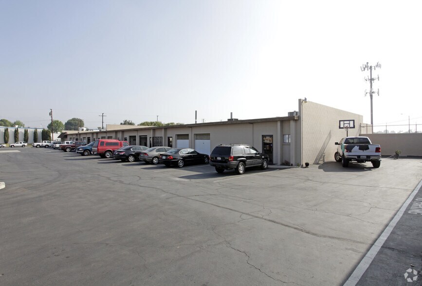 1528 W Industrial Park St, Covina, CA à louer - Photo de l’immeuble – Image 2 sur 8