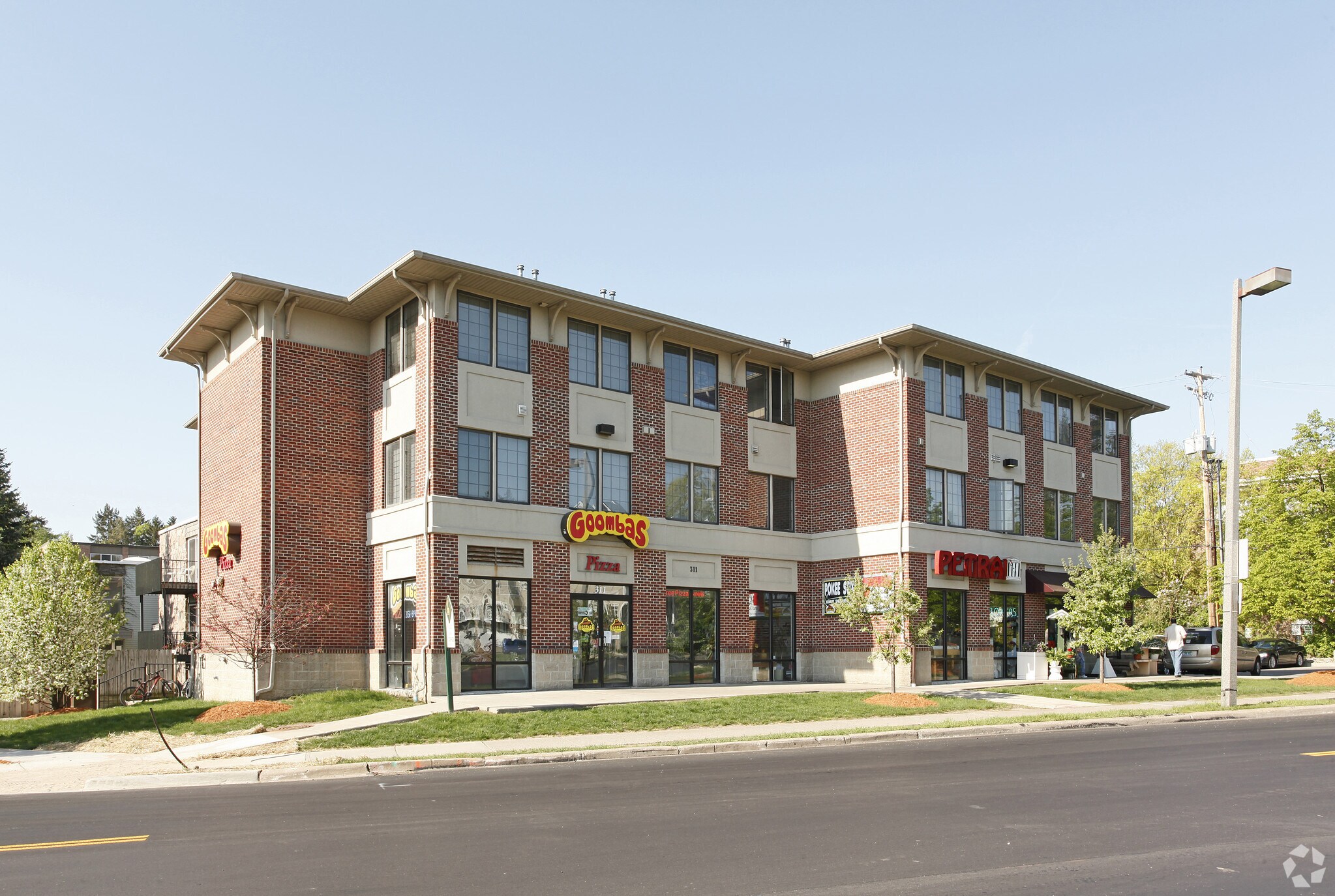 311-315 W Grand River Ave, East Lansing, MI à louer Photo principale– Image 1 sur 3